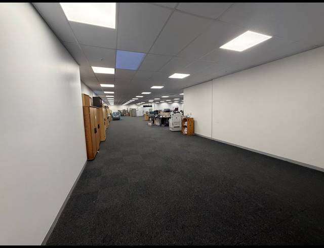 1,332M² OFFICE TO LET IN BLACKHEATH INDUSTRIAL